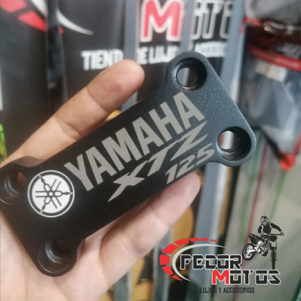 Acutrax nivelador de timón de Yamaha XTZ 125 negro